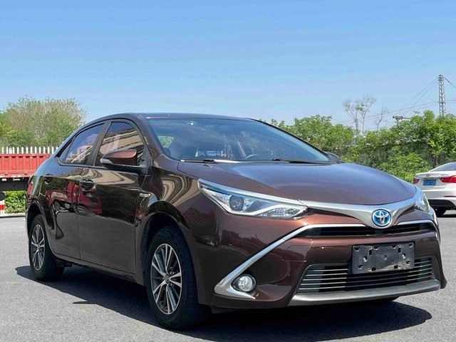 Toyota Levin 2016 Doble motor 1.8H GS CVT Edición Elite Skylight exterior foto 3 Toyota Levin 2016 Doble motor 1.8H GS CVT Edición Elite Skylight exterior foto 3