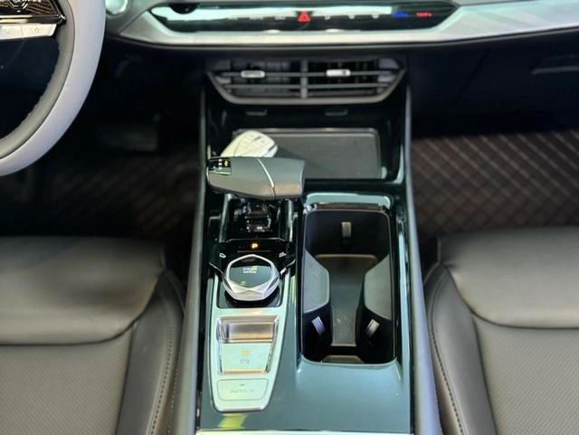 Changan Raeton Plus 2023 1.5T DCT Lingyue Type exterior photo 5
