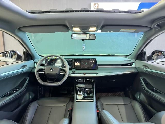 Changan Raeton Plus 2023 1.5T DCT Lingyue Type exterior photo 8