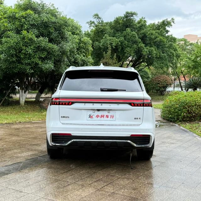 Geely Monjaro 2025 2.0TD High-power automatic two-wheel drive oriental obsidian star version exterior photo 4