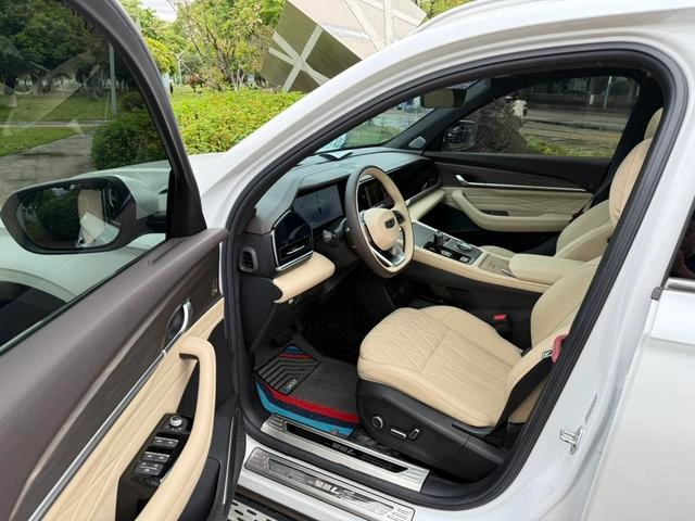 Geely Monjaro 2025 2.0TD High-power automatic two-wheel drive oriental obsidian star version exterior photo 9