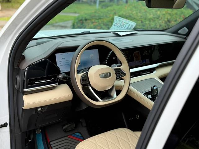 Geely Monjaro 2025 2.0TD High-power automatic two-wheel drive oriental obsidian star version exterior photo 10
