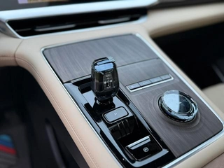 Geely Monjaro 2025 2.0TD High-power automatic two-wheel drive oriental obsidian star version interior photo 12