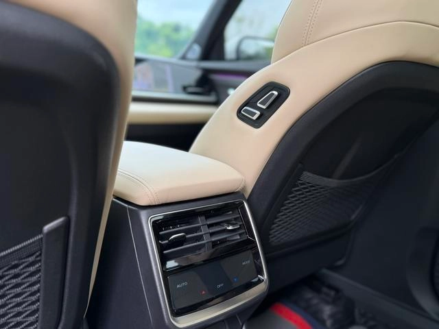 Geely Monjaro 2025 2.0TD High-power automatic two-wheel drive oriental obsidian star version interior photo 17