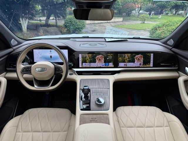 Geely Monjaro 2025 2.0TD High-power automatic two-wheel drive oriental obsidian star version interior photo 18