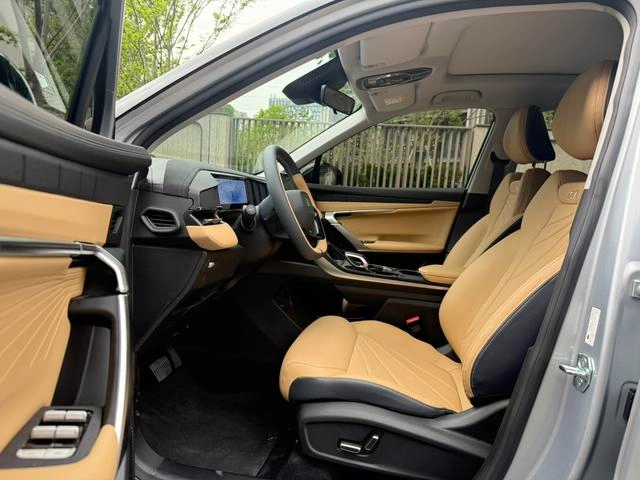 Geely Boyue L 2023 1.5TD DCT Premium Trim exterior photo 4