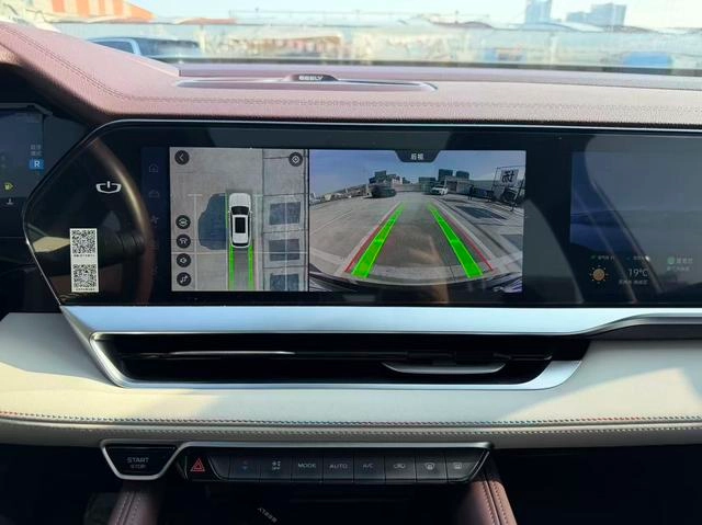 Geely Monjaro 2021 2.0TD DCT EVO Уважаемый тип с двумя приводами интерьер фото 12