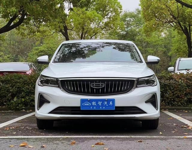 Geely Emgrand 2022 Номер 4 Поколение 1.5L CVT Флагманский экстерьер фото 2