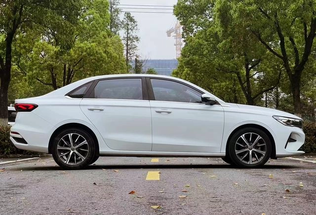 Geely Emgrand 2022 Номер 4 Поколение 1.5L CVT Флагманский экстерьер фото 4
