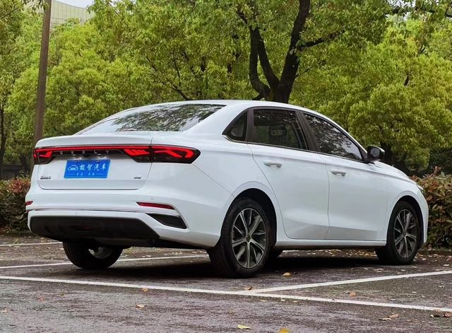 Geely Emgrand 2022 Номер 4 Поколение 1.5L CVT Флагманский экстерьер фото 5