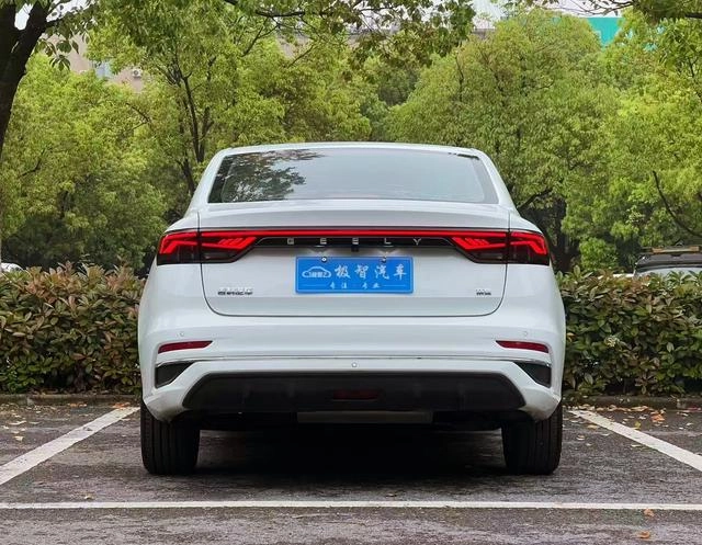 Geely Emgrand 2022 Номер 4 Поколение 1.5L CVT Флагманский экстерьер фото 6