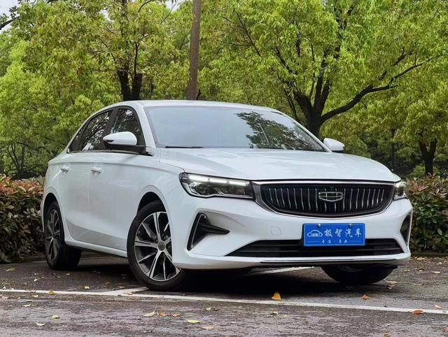 Geely Emgrand 2022 Номер 4 Поколение 1.5L CVT Флагманский интерьер фото 9
