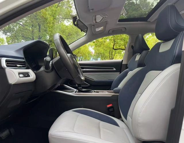 Geely Emgrand 2022 Номер 4 Поколение 1.5L CVT Флагманский интерьер фото 11