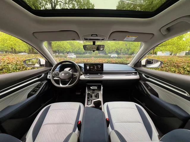 Geely Emgrand 2022 Номер 4 Поколение 1.5L CVT Флагманский интерьер фото 13