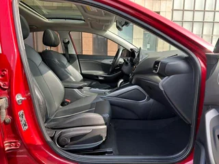 Hyundai Lafesta 2019 280TGDi Version sportive Pays VI intérieur photo 11 Hyundai Lafesta 2019 280TGDi Version sportive Pays VI intérieur photo 11