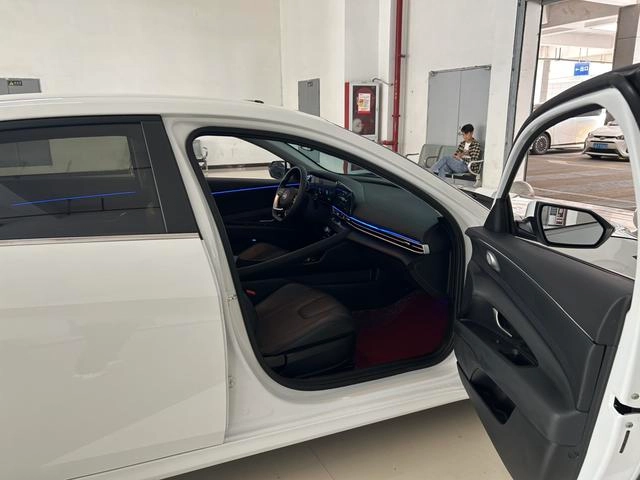 Hyundai Elantra 2023 1.5L CVT LUX Premium Edition interior photo 6 Hyundai Elantra 2023 1.5L CVT LUX Premium Edition interior photo 6