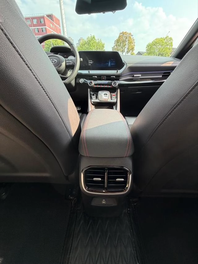 Hyundai Lafesta 2023 270TGDi DCT N Line DLX Edición de lujo interior foto 14 Hyundai Lafesta 2023 270TGDi DCT N Line DLX Edición de lujo interior foto 14