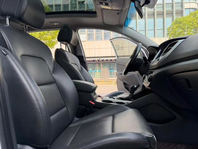 Hyundai Tucson 2015 1.6T Dual-clutch, two-wheel drive, intelligent model interior photo 9 Hyundai Tucson 2015 1.6T Dual-clutch, two-wheel drive, intelligent model interior photo 9