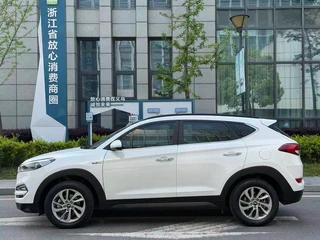 Hyundai Tucson 2015 1.6T Dual-clutch, two-wheel drive, intelligent model interior photo 10 Hyundai Tucson 2015 1.6T Dual-clutch, two-wheel drive, intelligent model interior photo 10