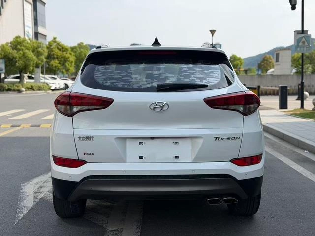 Hyundai Tucson 2015 1.6T Dual-clutch, two-wheel drive, intelligent model interior photo 12 Hyundai Tucson 2015 1.6T Dual-clutch, two-wheel drive, intelligent model interior photo 12