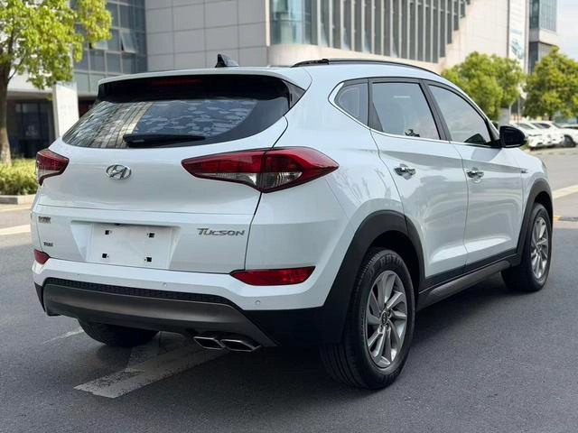 Hyundai Tucson 2015 1.6T Dual-clutch, two-wheel drive, intelligent model interior photo 13 Hyundai Tucson 2015 1.6T Dual-clutch, two-wheel drive, intelligent model interior photo 13