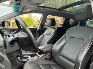 Hyundai Santa Fe 2017 2.4L Automatic two-drive intelligent type 5 seat interior photo 9