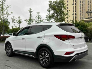 Hyundai Santa Fe 2017 2.4L Automatic two-drive intelligent type 5 seat interior photo 11