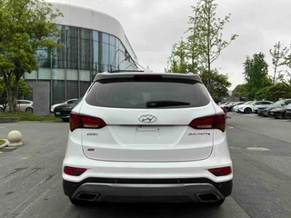 Hyundai Santa Fe 2017 2.4L Automatic two-drive intelligent type 5 seat interior photo 12