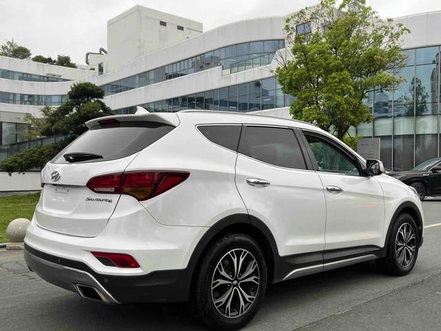 Hyundai Santa Fe 2017 2.4L Automatic two-drive intelligent type 5 seat interior photo 13