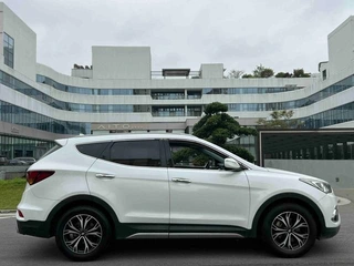 Hyundai Santa Fe 2017 2.4L Automatic two-drive intelligent type 5 seat interior photo 14