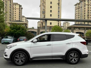 Hyundai Santa Fe 2017 2.4L Automatic two-drive intelligent type 5 seat interior photo 15