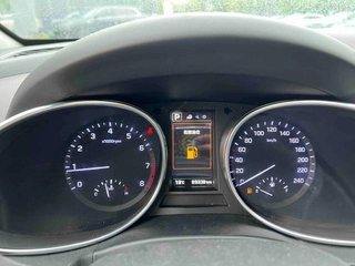 Hyundai Santa Fe 2017 2.4L Automatic two-drive intelligent type 5 seat interior photo 16