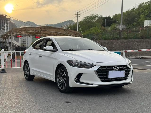 Hyundai Elantra Lingdong 2019 1.4T Double embrayage et éblouissement Type de vitalité extérieur photo 3
