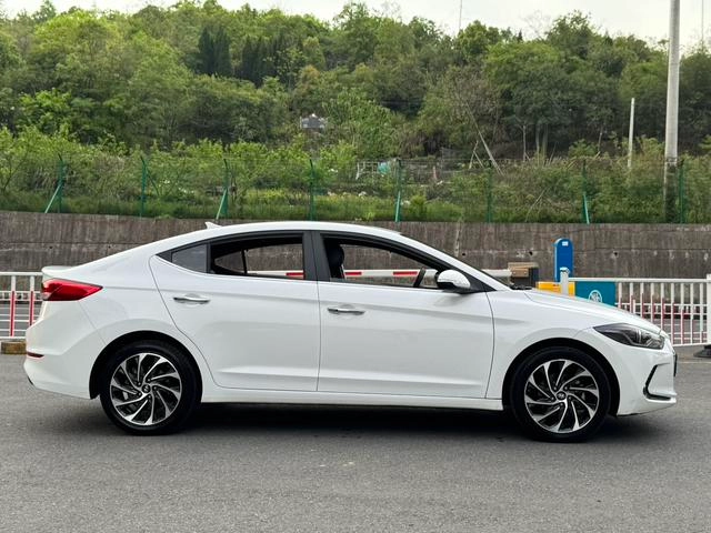 Hyundai Elantra Lingdong 2019 1.4T Double embrayage et éblouissement Type de vitalité extérieur photo 4