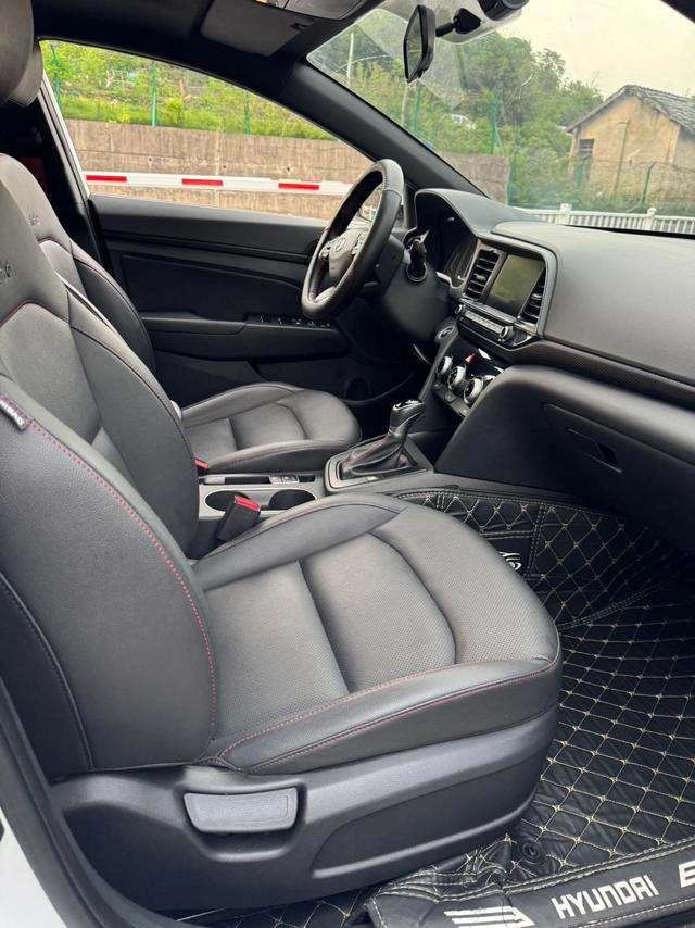Hyundai Elantra Lingdong 2019 1.4T Double embrayage et éblouissement Type de vitalité intérieur photo 11
