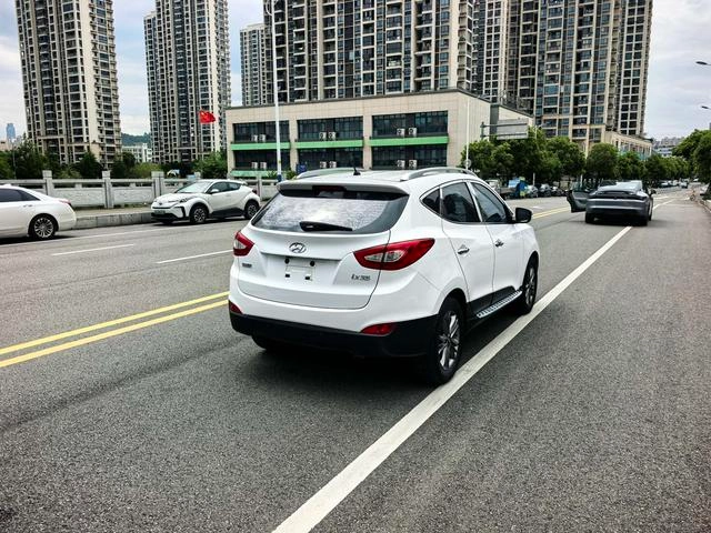 Hyundai ix35 2015 2.0L Automatic two-drive intelligent type country IV exterior photo 6 Hyundai ix35 2015 2.0L Automatic two-drive intelligent type country IV exterior photo 6