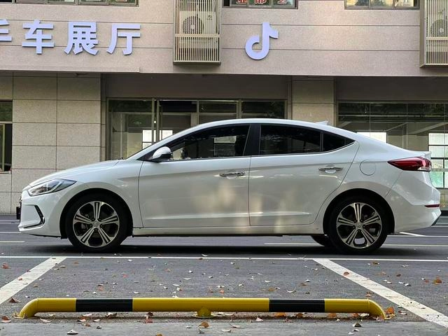 Hyundai Elantra Lingdong 2018 1.4T Dual-clutch dazzle vitality type interior photo 7