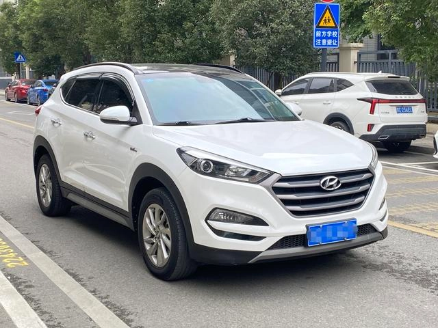 Hyundai Tucson 2018 1.6T Dual-clutch two-wheel drive 15 Anniversary Special Edition exterior photo 3 Hyundai Tucson 2018 1.6T Dual-clutch two-wheel drive 15 Anniversary Special Edition exterior photo 3