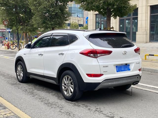 Hyundai Tucson 2018 1.6T Dual-clutch two-wheel drive 15 Anniversary Special Edition interior photo 7 Hyundai Tucson 2018 1.6T Dual-clutch two-wheel drive 15 Anniversary Special Edition interior photo 7
