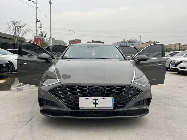 Hyundai Sonata 2020 270TGDi GL DCT Leading Edition interior photo 13 Hyundai Sonata 2020 270TGDi GL DCT Leading Edition interior photo 13