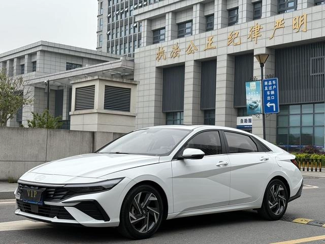 Hyundai Elantra 2023 1.5L CVT LUX Version de luxe - Image 1