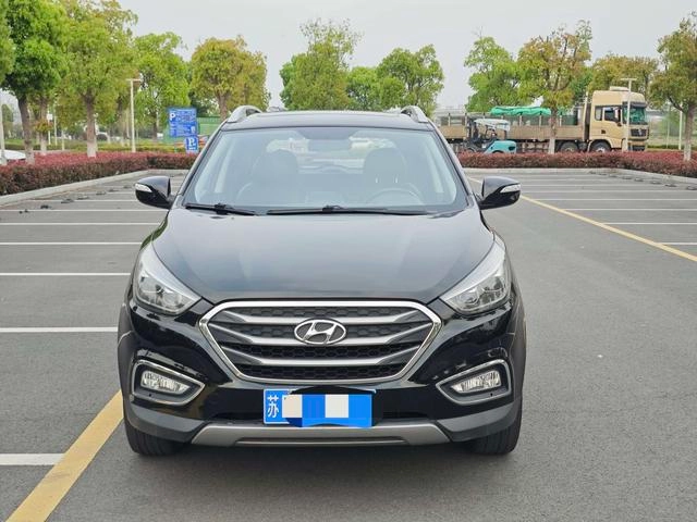 Hyundai ix35 2015 2.0L Automatic two-drive intelligent type country IV exterior photo 2 Hyundai ix35 2015 2.0L Automatic two-drive intelligent type country IV exterior photo 2