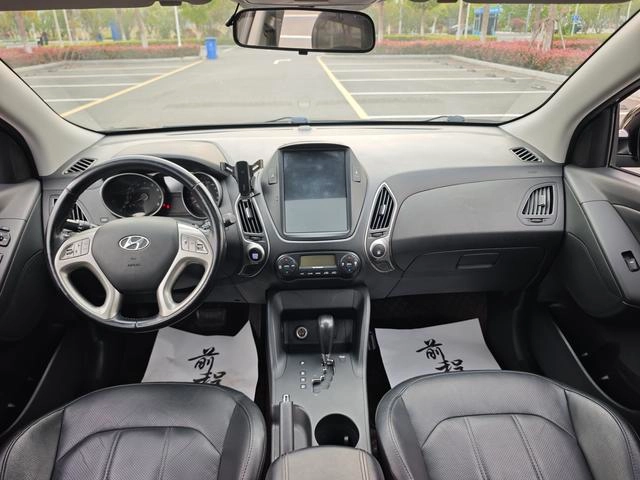 Hyundai ix35 2015 2.0L Automatic two-drive intelligent type country IV exterior photo 4 Hyundai ix35 2015 2.0L Automatic two-drive intelligent type country IV exterior photo 4
