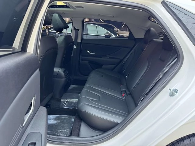 Hyundai Elantra 2023 1.5L CVT LUX Premium Edition interior photo 9 Hyundai Elantra 2023 1.5L CVT LUX Premium Edition interior photo 9