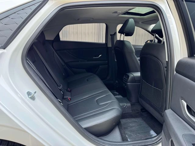 Hyundai Elantra 2023 1.5L CVT LUX Premium Edition interior photo 10 Hyundai Elantra 2023 1.5L CVT LUX Premium Edition interior photo 10