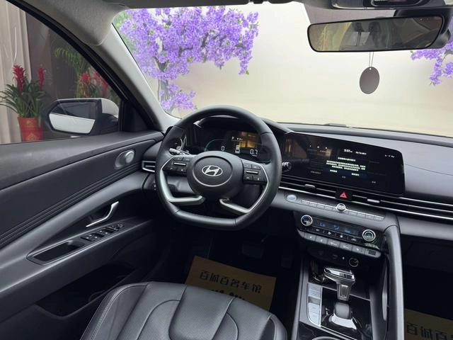 Hyundai Elantra 2023 1.5L CVT LUX Premium Edition interior photo 12 Hyundai Elantra 2023 1.5L CVT LUX Premium Edition interior photo 12