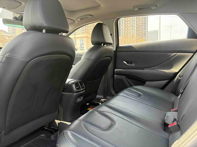 Hyundai Elantra 2021 1.5L CVT LUX Premium Edition interior photo 8 Hyundai Elantra 2021 1.5L CVT LUX Premium Edition interior photo 8