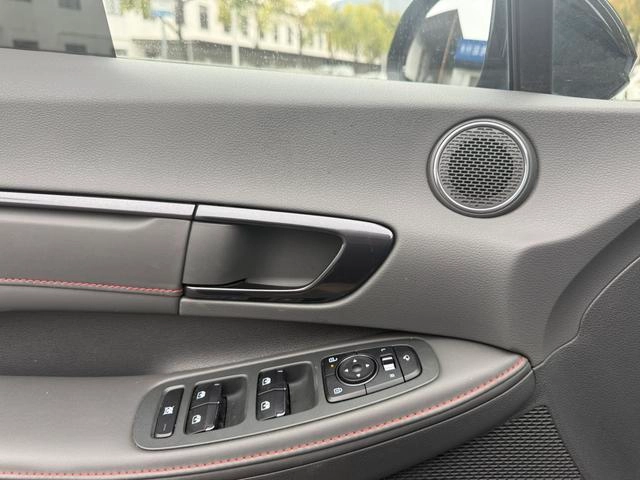 Hyundai Sonata 2024 2.0T N Line Pro interior foto 20 Hyundai Sonata 2024 2.0T N Line Pro interior foto 20