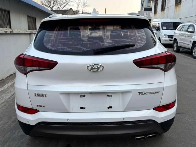 Hyundai Tucson 2015 1.6T Dual-clutch, two-wheel drive, intelligent model exterior photo 4 Hyundai Tucson 2015 1.6T Dual-clutch, two-wheel drive, intelligent model exterior photo 4