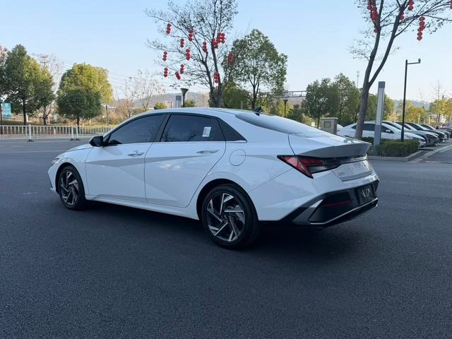 Hyundai Elantra 2023 1.5L CVT LUX Premium Edition exterior photo 6 Hyundai Elantra 2023 1.5L CVT LUX Premium Edition exterior photo 6